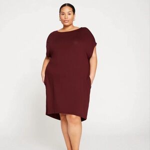Universal Standard Helen Liquid Jersey Shift Dress in Black Cherry (M)